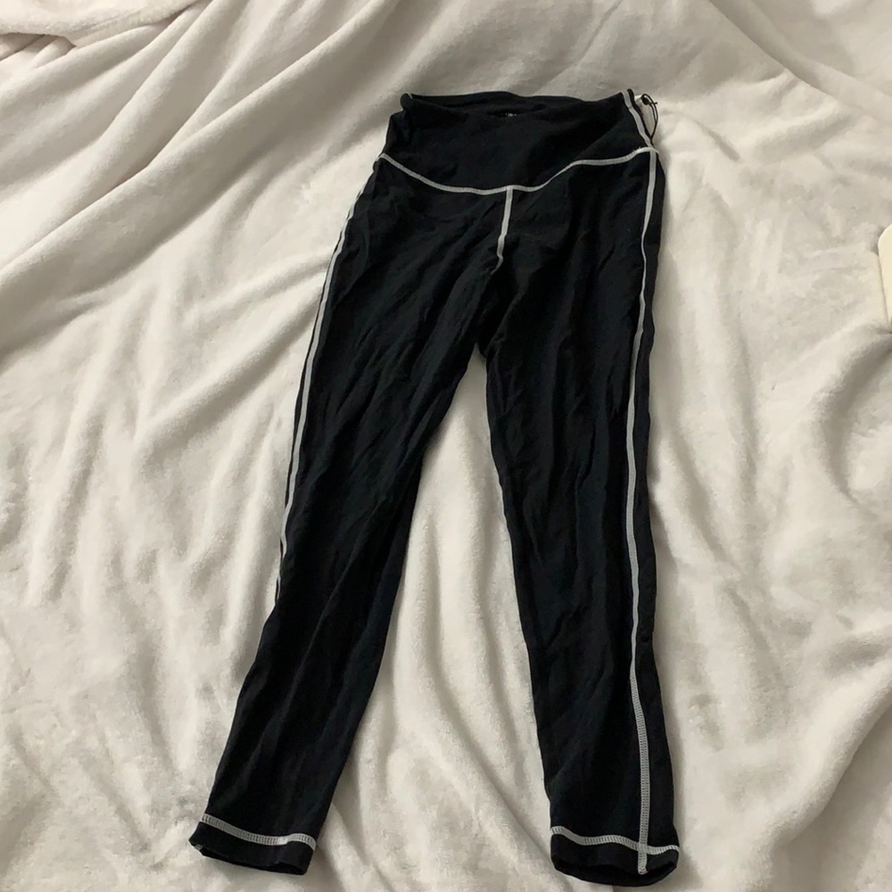 Black leggings with white seams